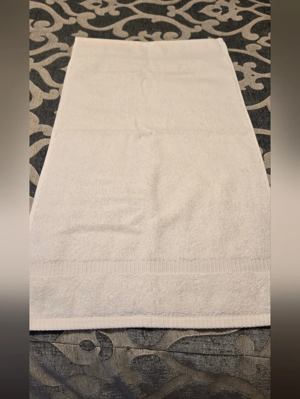 6 Pc Like New White Cotton Towel Set - Soft Bath Towels